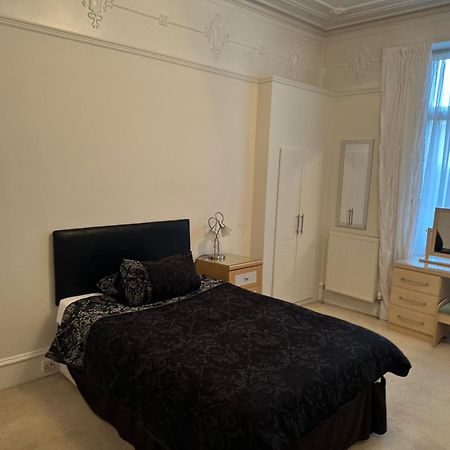 Third House Guest House Aberdeen Extérieur photo