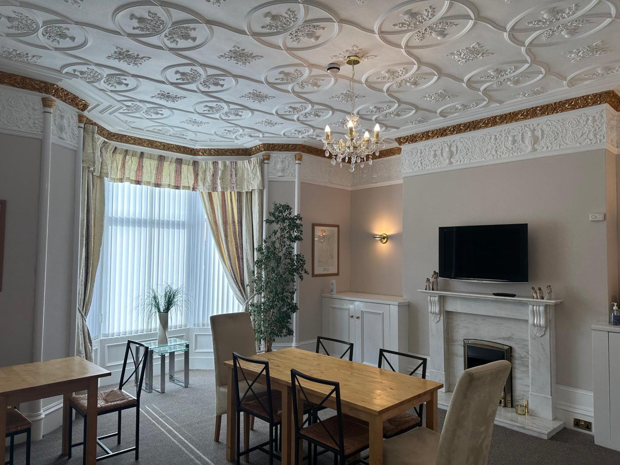 Third House Guest House Aberdeen Extérieur photo